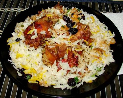 Chicken biryani served with aromatic rice